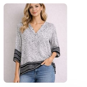 Violet plus Claire Black and White Women's Top size Small